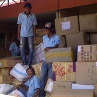 Kereta Barang Libur, Paket Ekspedisi Menumpuk