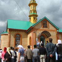 Komunis Berlalu, Seminggu Satu Masjid Baru