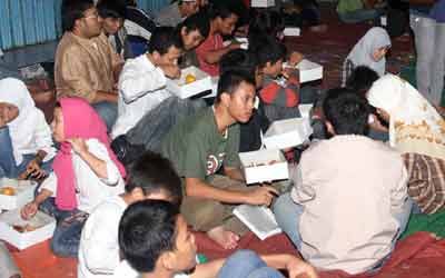 Sahur Bareng di Bongkaran