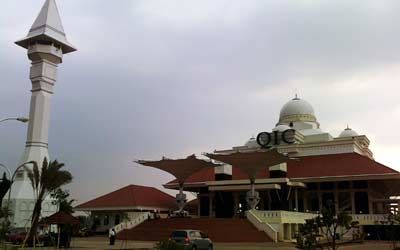 Melongok Masjid Muammar Qaddafy
