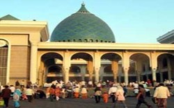 Salat Id di Surabaya Dipusatkan di Masjid Al Akbar