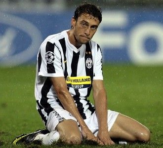 Nyonya Tua Buang Poin di Rumah