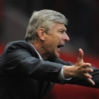 Adebayor Mengejutkan, Hughes Mengecewakan