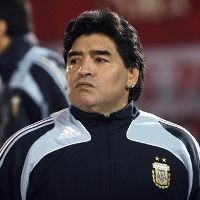 Overweight, Maradona Berobat ke Italia