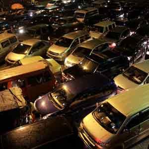Mobil Pemudik Penuhi Merak