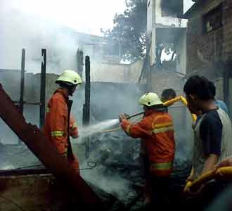 Api Lalap Perumahan di Radio Dalam