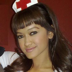 Julia Perez Dukung Miyabi Akting di Indonesia