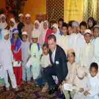 Mulia Peduli Bagikan Bantuan Keramik