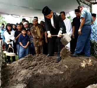 Mantan Walikota Bandung Dimakamkan