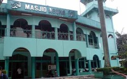 Mengunjungi 2 Masjid Besar di Kota Hujan