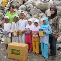 Evalube Bagi-bagi 1.000 Buku Bagi Kaum Dhuafa