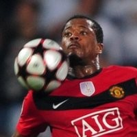 Perasaan Evra Campur Aduk Nantikan Tevez