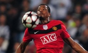 Perasaan Evra Campur Aduk Nantikan Tevez