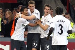 Pertunjukan Karakter Arsenal 