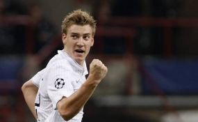 Comeback, Arsenal Tundukkan Standard 3-2