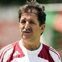 Kosta Rika Berharap pada Simoes