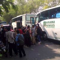 BEM ITS Mudik Bareng Warga Kurang Mampu