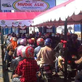 Suramadu Diserbu Pemudik