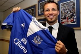 Everton Gaet Kapten Australia