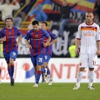 Roma & Genoa Beda Nasib