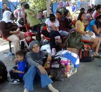 Pemudik Terminal Lebak Bulus Menurun