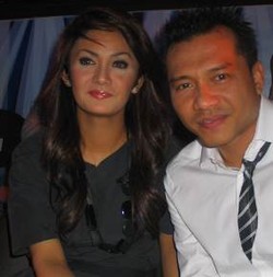 Anang Bawa Anak ke Bali, KD Terbang ke Singapura