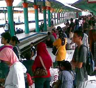 Pemudik Stasiun Gubeng Meningkat