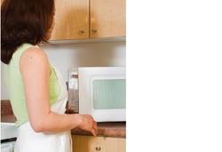 Perempuan Hamil Jangan Dekat-dekat Microwave