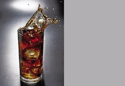 Hindari Sikat Gigi Langsung Usai Minum Cola dan Jus