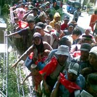 Megawati Bagi-bagi 1.000 Paket Beras