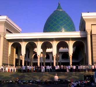 Masjid Al Akbar Penuh Jamaah