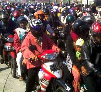 Jembatan Suramadu Diserbu Pemudik