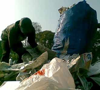 Mengais Rezeki Usai Salat Id