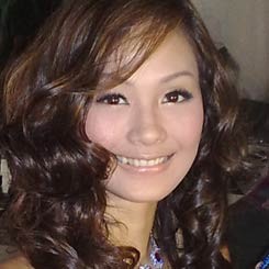 Indah Kalalo Cuek Dicap Perawan Tua