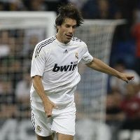 Van Nistelrooy Absen Enam Pekan