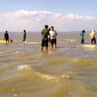 Gunung Pasir di Kenjeran yang Menawan 