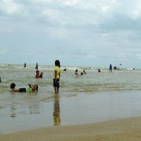 10 Ribu Pengunjung Serbu Pantai Lombang di Sumenep 