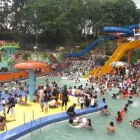 Panggung Dangdut dan Doorprize Jadi Magnet Karang Setra