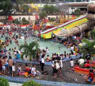 Karang Setra Ramai Pengunjung