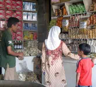 Pedagang Oleh-oleh Panen Pembeli