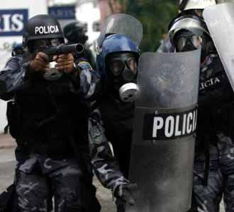 Polisi dan Pendukung Manule Zelaya Bentrok