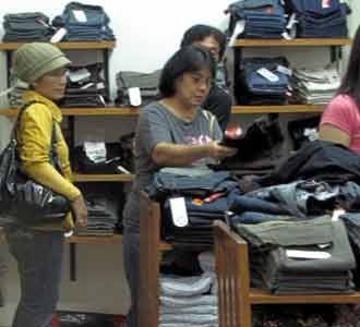 FO Masih Jadi Primadona Wisata Belanja