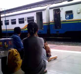 Arus Balik Stasiun Senen Masih Sepi