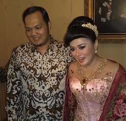 Dilamar Usai Lebaran, Melly Zamri Begadang 