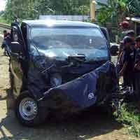 KA Penataran Seruduk Gran Max, Satu Orang Luka