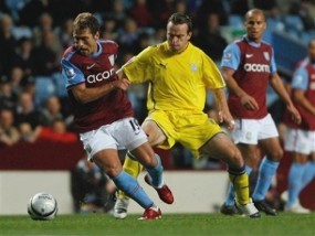 Spurs Mengamuk, Villa Menang Tipis