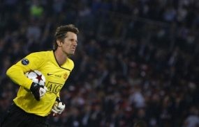 Yakin Mau Pensiun, Van der Sar?
