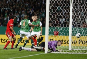 Naldo Selamatkan Bremen, Freiburg Kandas 