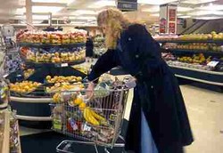 Menghindari Kontaminasi Makanan di Supermarket