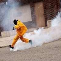 Polisi Gunakan Gas Air Mata Bubarkan Demonstran